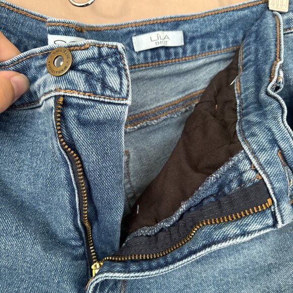 Sofia Jeans Mid Rise Medium Wash Distressed Denium Shorts Women's Size 18 - Picture 3 of 15